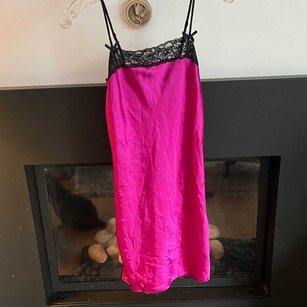 La SENZA Fuchsia and Black Lace Chemise